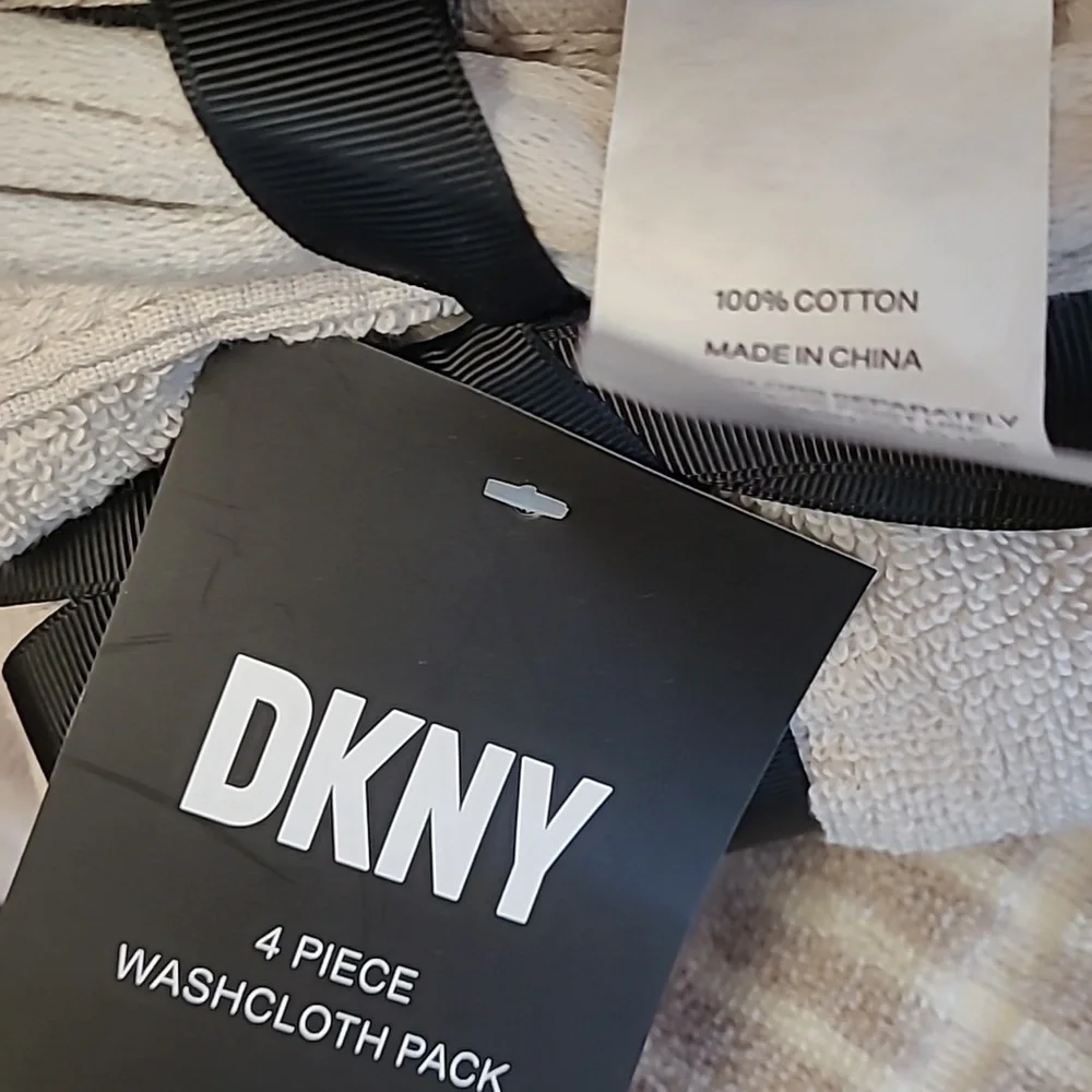DKNY Bath Towel Set